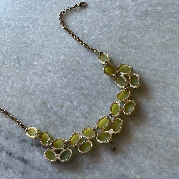 Lime green Apron Necklace - Picture 4 of 5